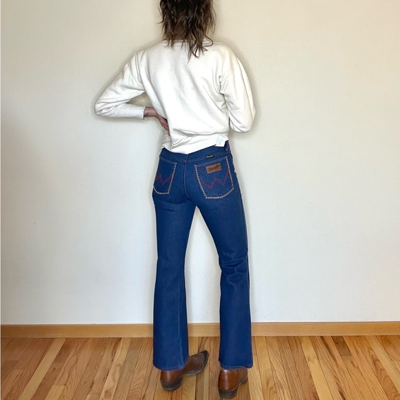 70s Vintage Wrangler Hand Embroidered Boot Cut Jeans - Picture 4 of 16